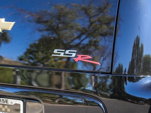 Used 2005 Chevrolet SSR w/ Preferred Equipment Group image 16