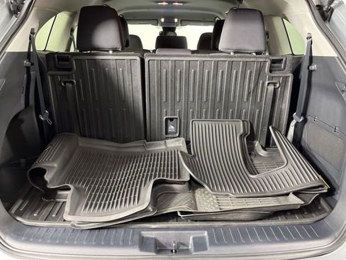 Used 2023 Toyota Highlander L FWD image 52