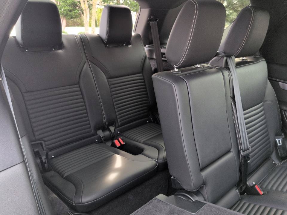 Certified 2025 Land Rover Discovery Dynamic SE AWD/4WD image 29
