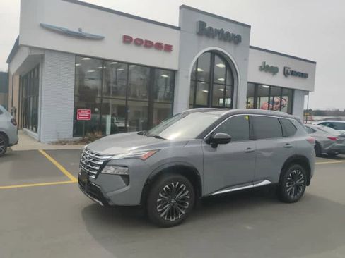 Used 2024 Nissan Rogue Platinum image 1