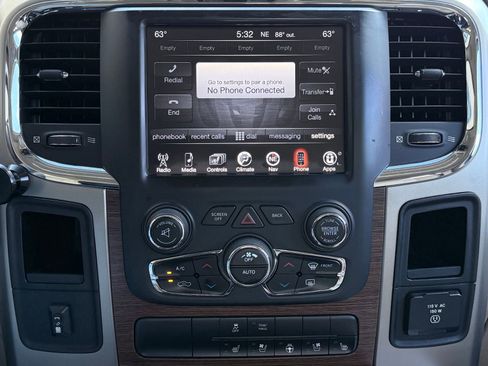 Used 2013 RAM 1500 Laramie RWD image 29