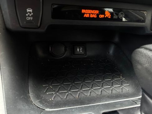 Used 2019 Toyota RAV4 XLE w/ Carpet Mat Package FWD image 24
