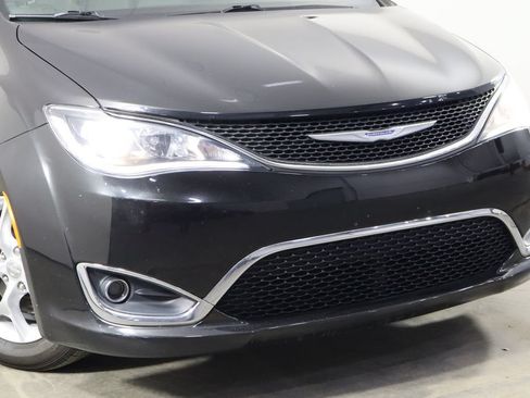 Used 2018 Chrysler Pacifica Touring-L Plus w/ Tire & Wheel Group FWD image 47