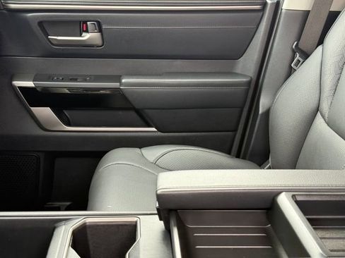 Used 2022 Toyota Tundra Limited w/ Power Package AWD/4WD image 9