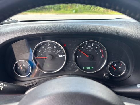 Used 2016 Jeep Wrangler Unlimited Sport w/ Power Convenience Group AWD/4WD image 11
