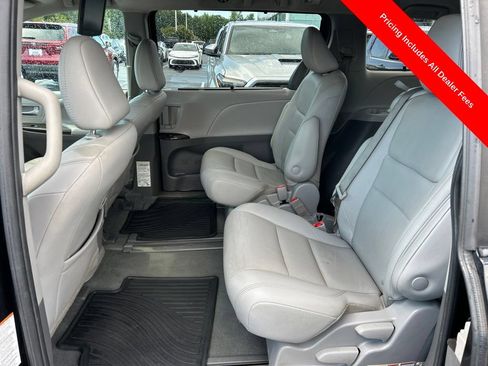 Used 2020 Toyota Sienna XLE FWD image 14