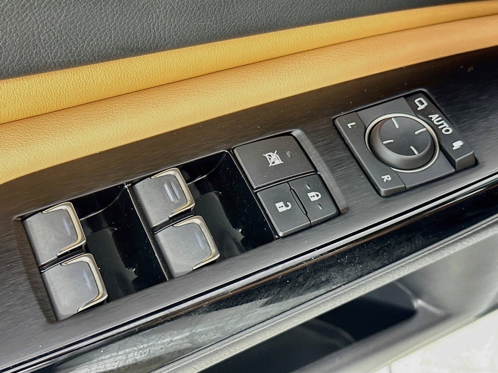 Used 2023 Lexus ES 350 w/ Premium Package FWD image 17