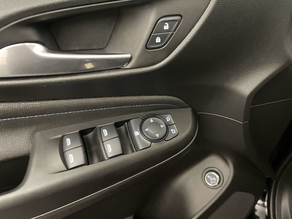 Used 2025 Buick Envista Sport Touring w/ Experience Buick Package FWD image 17