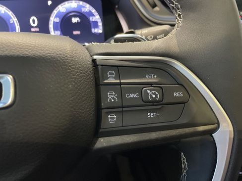 Used 2025 Jeep Grand Cherokee Limited w/ Luxury Tech Group II image 21