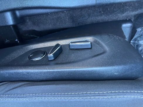 Used 2017 Ford Explorer XLT image 21