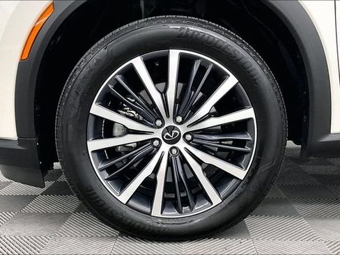 Used 2024 INFINITI QX60 Sensory AWD/4WD image 10