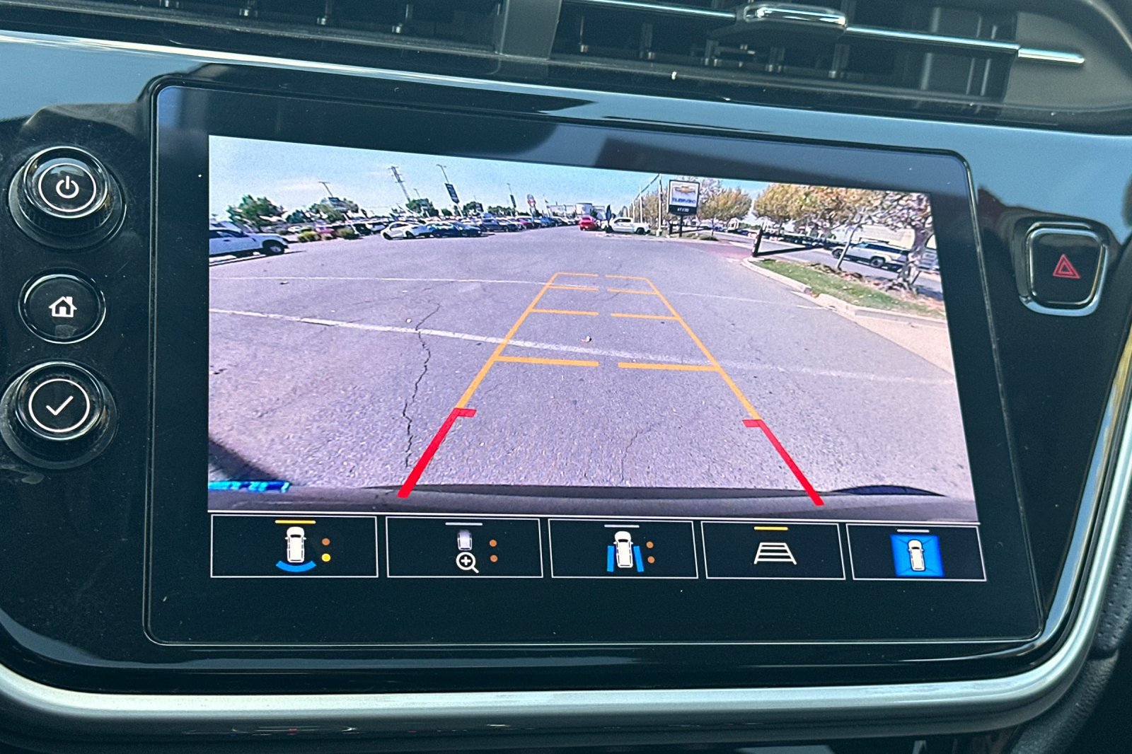 Used 2022 Chevrolet Bolt EUV Premier w/ Sun & Sound Package FWD image 18