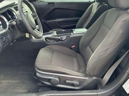 Used 2012 Ford Mustang Convertible image 4