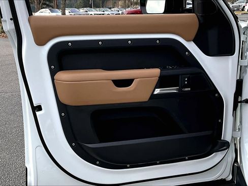 Used 2025 Land Rover Defender 110 X-Dynamic SE image 20