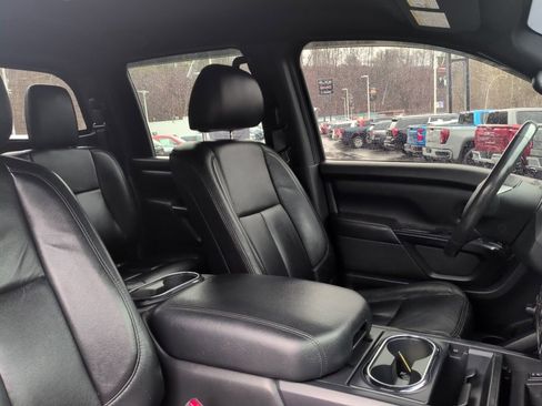 Used 2018 Nissan Titan SV w/ SV Convenience Package image 19