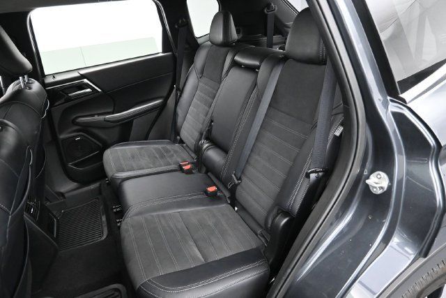 Used 2025 Mitsubishi Outlander SE FWD image 27