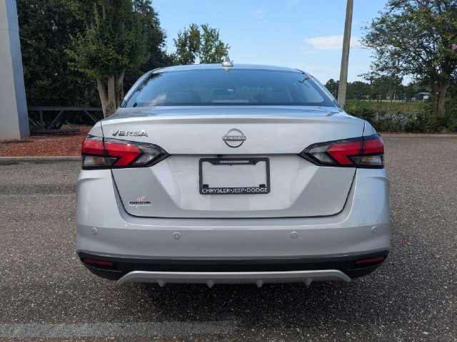 Used 2025 Nissan Versa SV FWD image 4