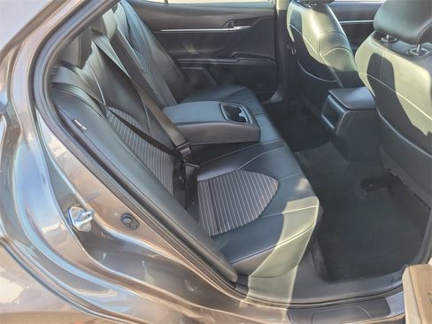 Used 2021 Toyota Camry SE image 18