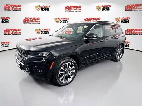 Used 2023 Jeep Grand Cherokee Overland w/ Luxury Tech Group IV image 16