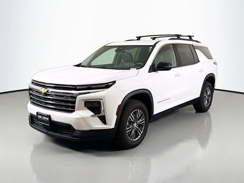 Used 2024 Chevrolet Traverse LT w/ LPO, Floor Liner Package FWD image 3