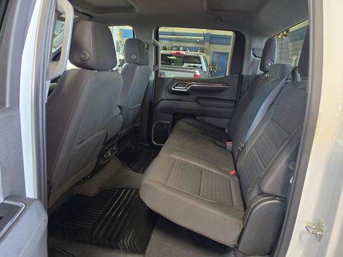Used 2023 Chevrolet Silverado 1500 LT AWD/4WD image 5