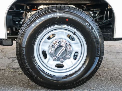 New 2026 Ford F250 XL w/ XL Chrome Package RWD image 18