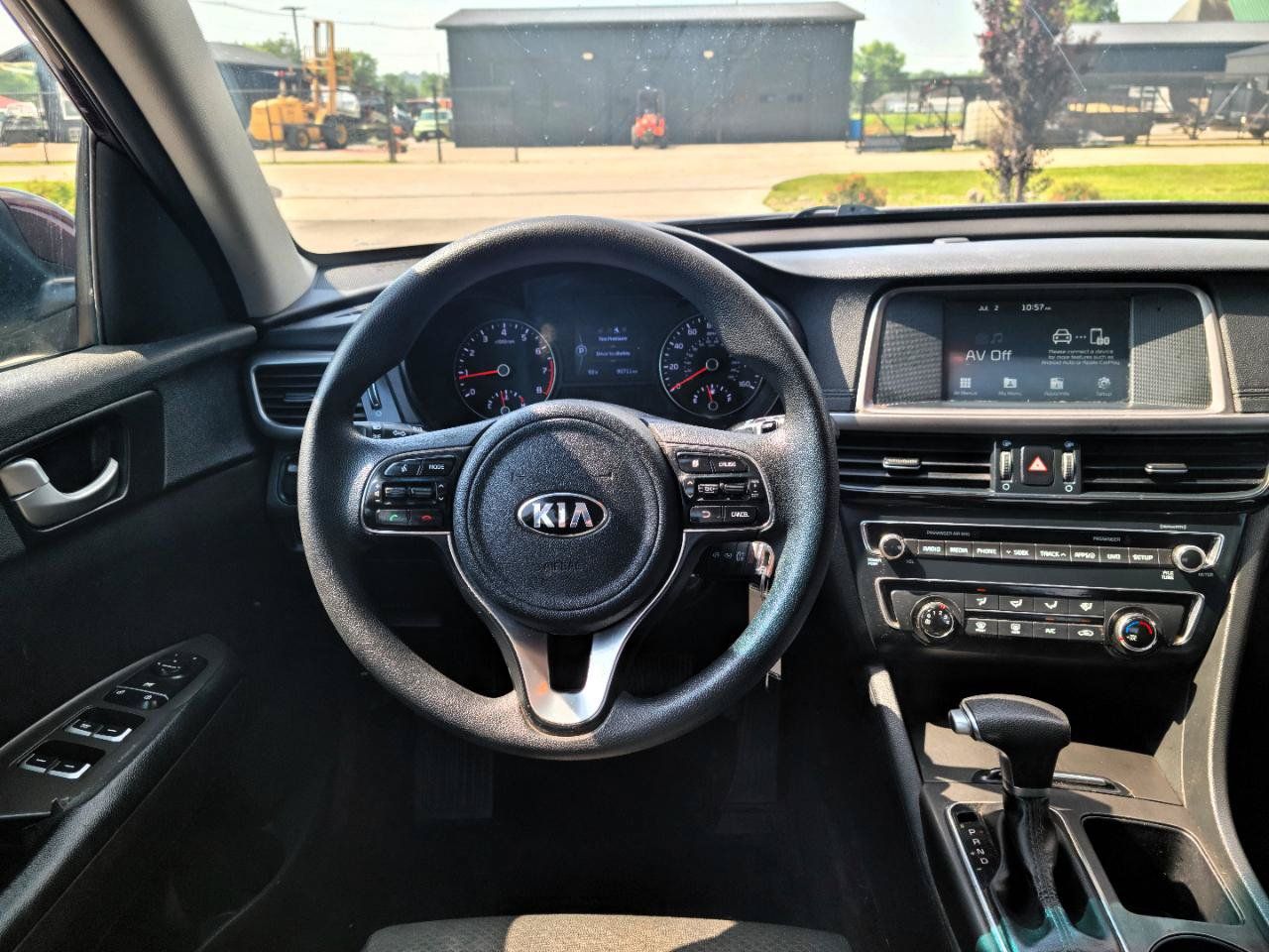Used 2018 Kia Optima LX w/ 17" Alloy Wheels Package FWD image 9