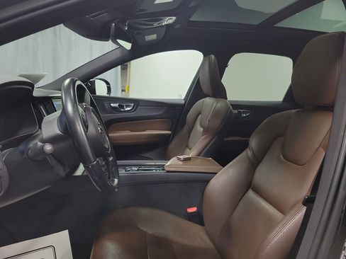 Used 2021 Volvo XC60 T5 Momentum image 12