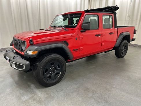 Used 2024 Jeep Gladiator Sport image 2