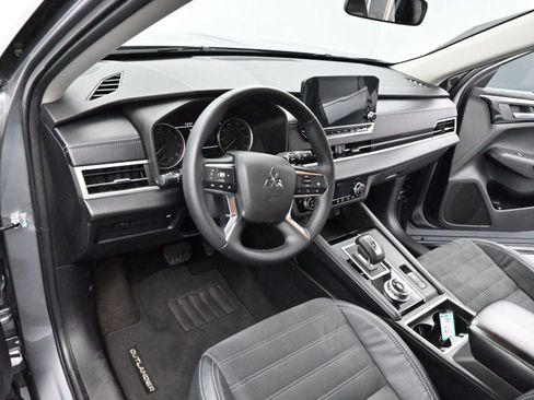 Used 2022 Mitsubishi Outlander SE image 16