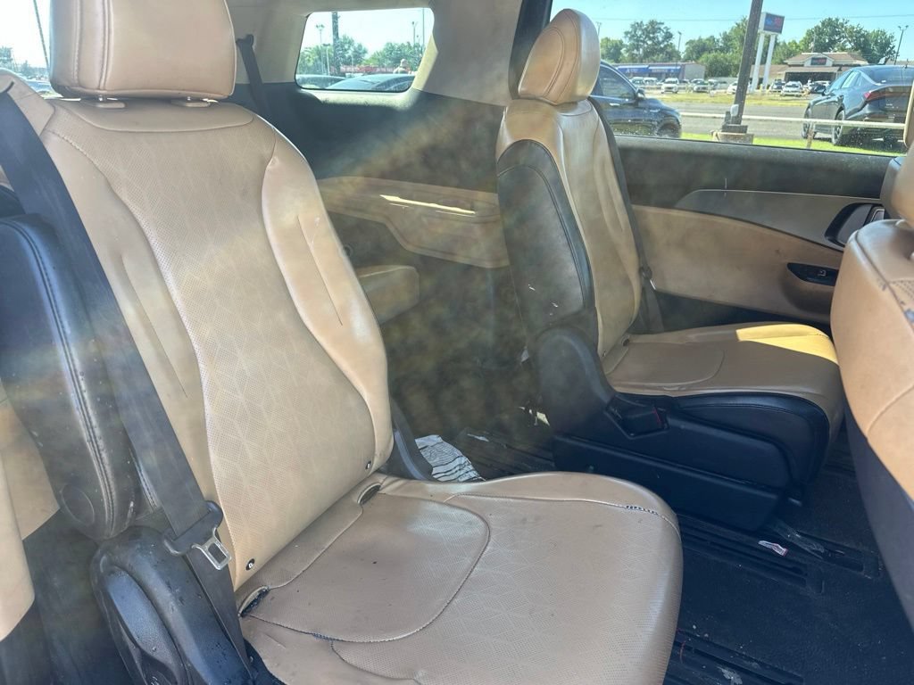 Used 2023 Kia Carnival LX FWD image 14