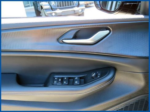 Certified 2024 Jeep Grand Cherokee Altitude AWD/4WD image 12