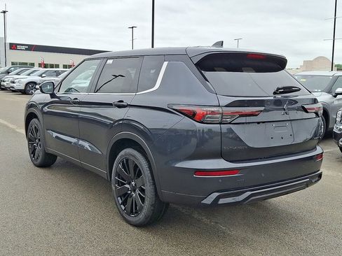 New 2026 Mitsubishi Outlander LE AWD/4WD image 3