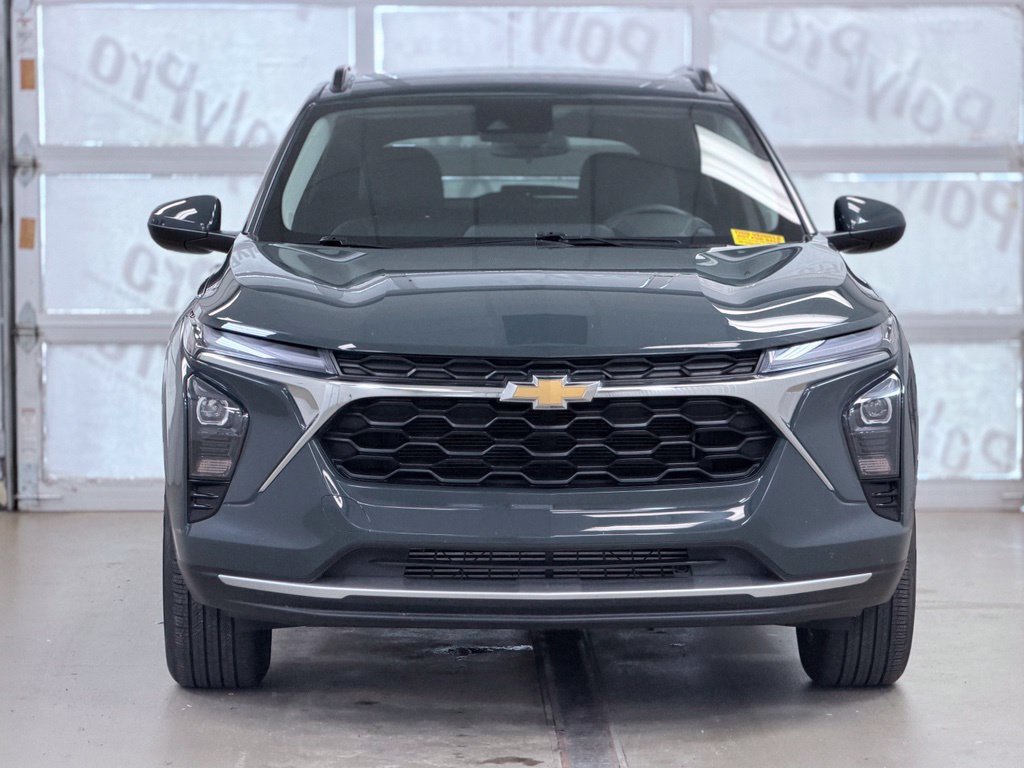 Used 2025 Chevrolet Trax LT w/ Driver Confidence Package FWD image 2