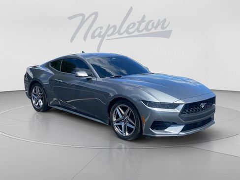 Used 2025 Ford Mustang Coupe RWD image 8