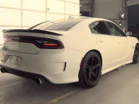 Used 2017 Dodge Charger R/T Scat Pack w/ Beats Audio Group RWD image 5