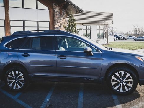Used 2017 Subaru Outback 3.6R Limited image 32