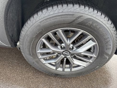 Used 2024 Nissan Rogue S image 33