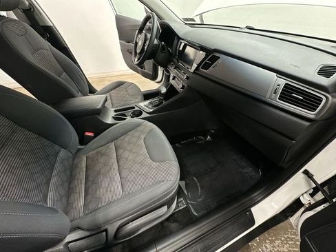 Used 2017 Kia Niro LX image 19
