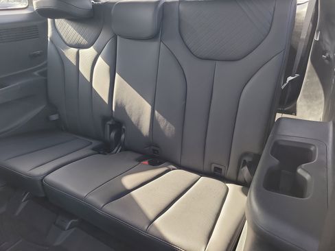 Used 2023 Hyundai Palisade SEL FWD image 12