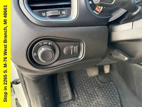 Used 2023 Jeep Renegade Latitude AWD/4WD image 15