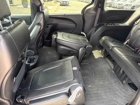 Used 2023 Chrysler Pacifica Touring-L w/ S Appearance Package AWD/4WD image 16