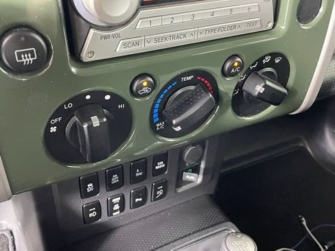 Used 2010 Toyota FJ Cruiser 4WD image 8
