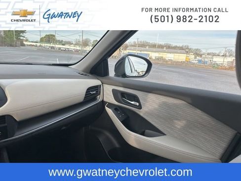 Used 2023 Nissan Rogue SV image 26