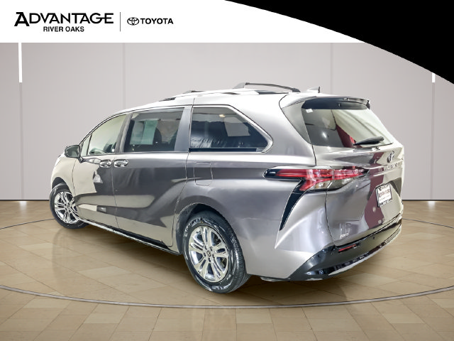 Used 2022 Toyota Sienna Platinum AWD/4WD image 5
