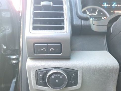 Used 2017 Ford F250 XLT w/ XLT Premium Package image 25