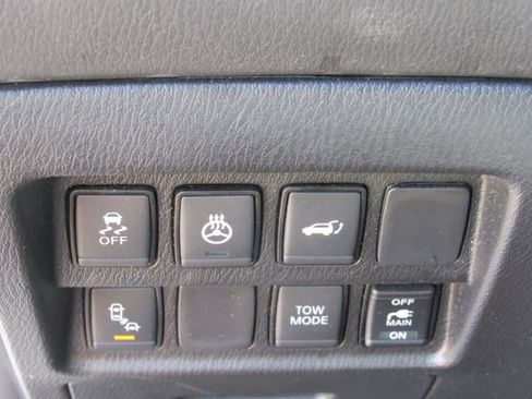 Used 2020 Nissan Pathfinder SL FWD image 32