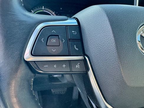 Used 2020 Toyota Highlander XLE AWD/4WD image 29