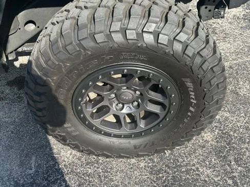 Used 2020 Jeep Wrangler Unlimited Sahara AWD/4WD image 35