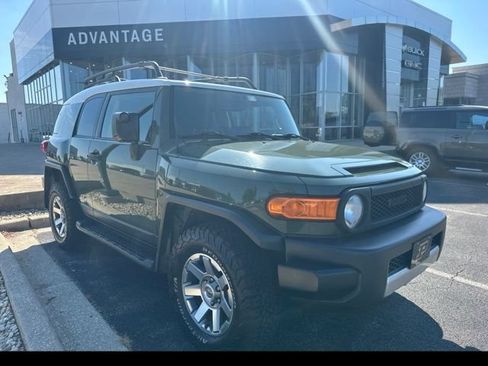 Used 2014 Toyota FJ Cruiser 4WD w/ Upgrade Package image 5